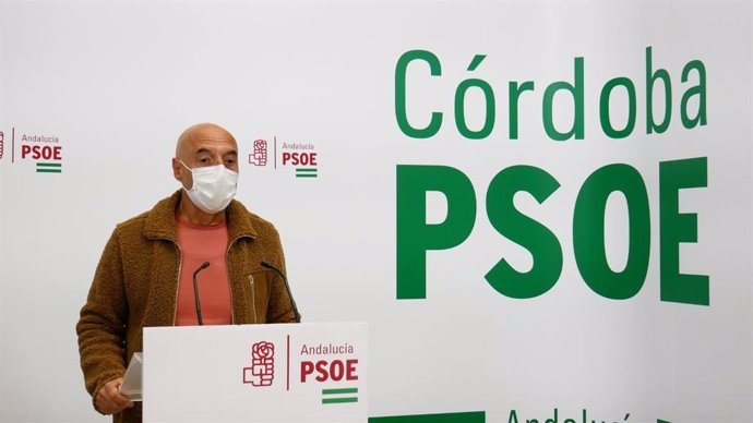 El diputado nacional del PSOE por Córdoba, Antonio Hurtado, en la sede de su partido.