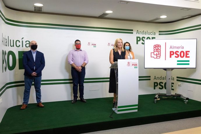 La portavoz del PSOE de Adra, Teresa Piqueras