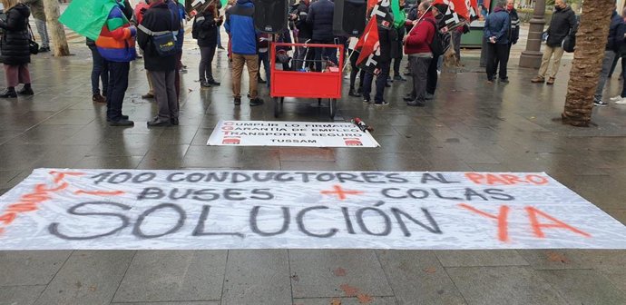 Cartel de protesta de la plantilla de Tussam en su última movilización