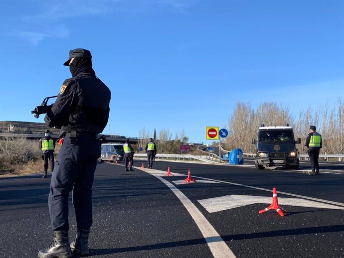 Control de la Policía Nacional en Logroño para el cumplimiento de las restricciones