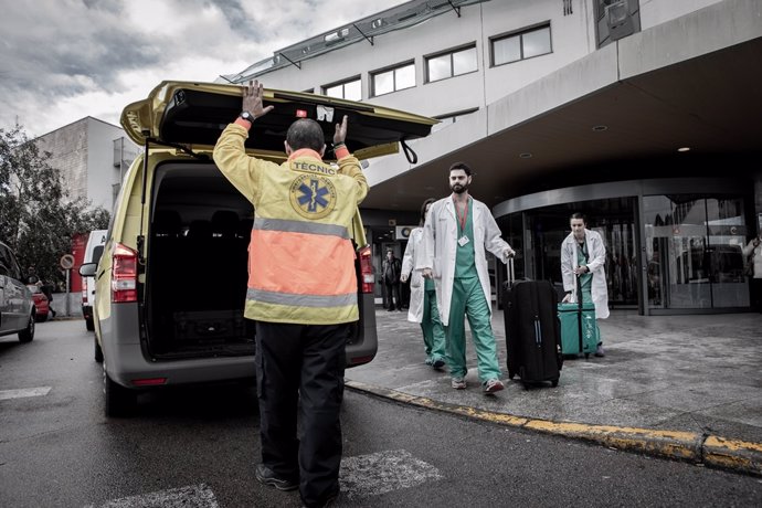 El equipo de coordinación de trasplantes de órganos del Hospital Universitario de Bellvitge, en una fotografía realizada por la Organización Catalana de Trasplantes (OCATT).