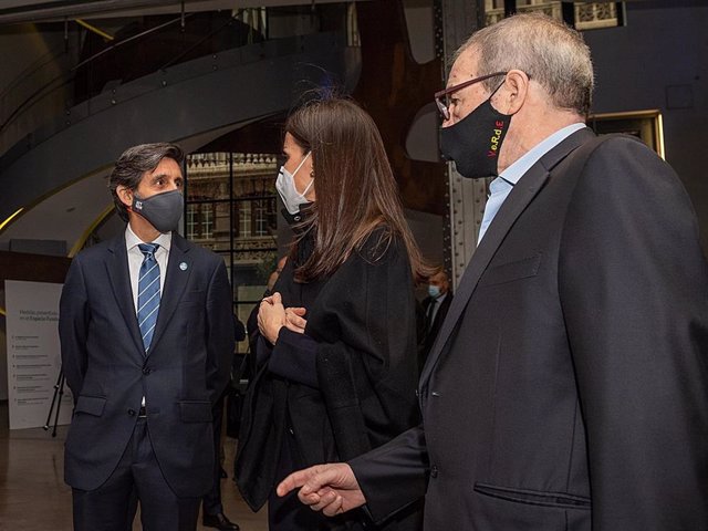 LA REINA LETIZIA Y CÉSAR ALIERTA