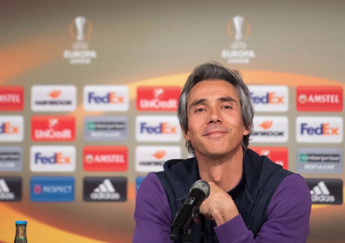 FILED - 15 February 2017, North Rhine-Westphalia, Moenchengladbach: AC Florence coach Paulo Sousa attends a press conference at Borussia-Park. Portugal's Paulo Sousa hes been named the new coach of Poland's national football team, the president of Polan