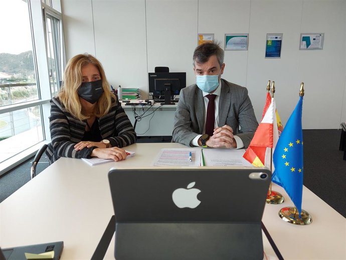 El director general de Innovación, Desarrollo Tecnológico y Emprendimiento Industrial, Jorge Muyo, y la directora de Nuevos Mercados de Sodercan, Raquel Manzanares, participan en el Consejo Interterritorial de Internacionalización