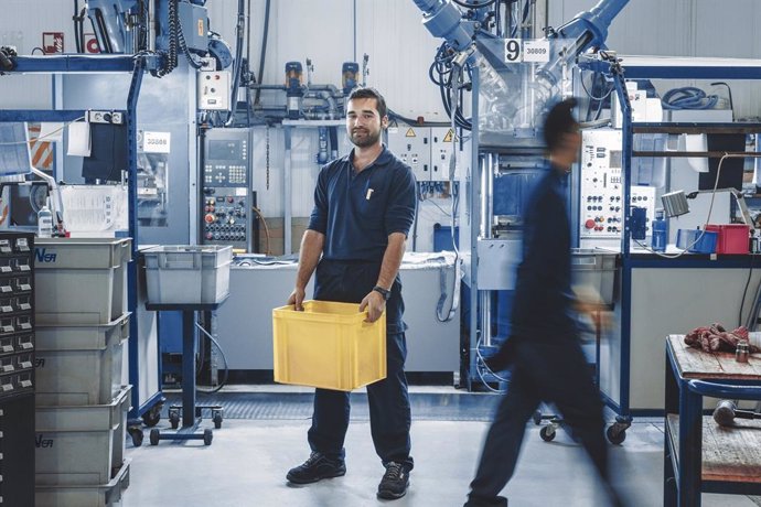 Trabajadores en la fábrica de SEINSA