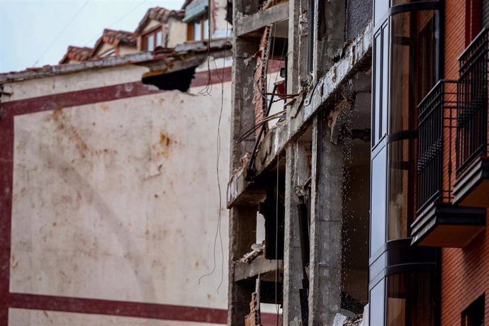 Estructura del edificio afectado tras la explosión en la calle Toledo, en Madrid (España).