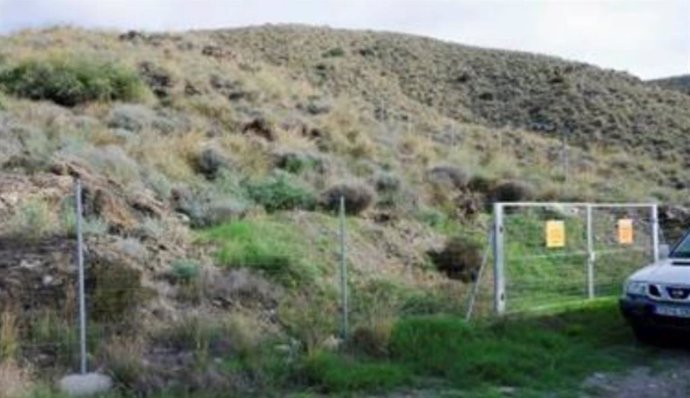 Vallado en una de las zonas de acceso restringido en Palomares (Cuevas del Almanzora, Almería)