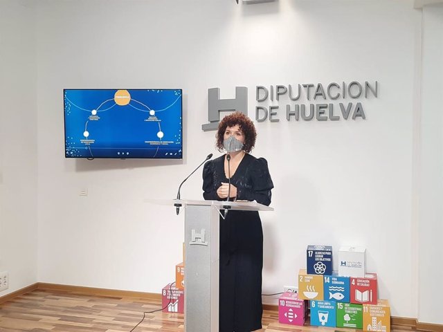 La presidenta de la Diputación de Huelva, María Eugenia Limón, en la presentación del nuevo organigrama de la institución provincial.