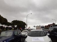 La cola de coches de la manifestación de la hostelería ocupa al menos unos tres kilómetros de calles en Palma