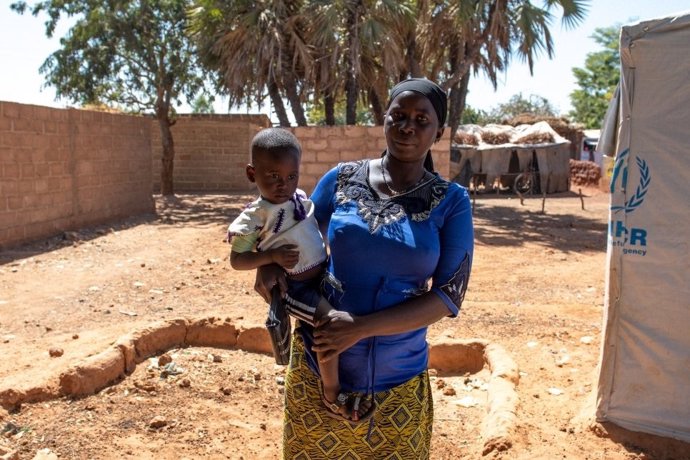 Familia de desplazados internos en Burkina Faso