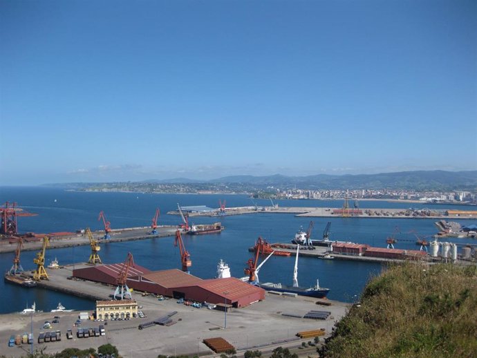 Puerto del Musel en Gijón.