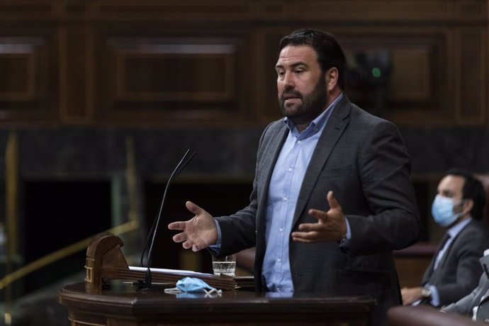 El diputado de EH Bildu Iñarritu García, interviene desde la tribuna en una sesión plenaria en el Congreso, en Madrid (España), a 29 de julio de 2020. En esa sesión, el presidente del Gobierno, Pedro Sánchez, comparece para dar detalles del fondo recupe