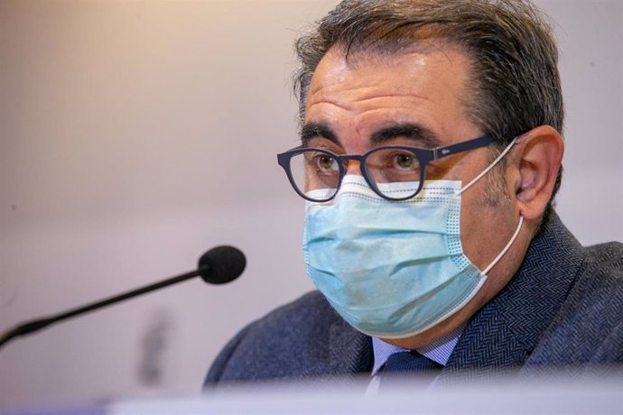 El consejero de Sanidad, Jesús Fernández Sanz,