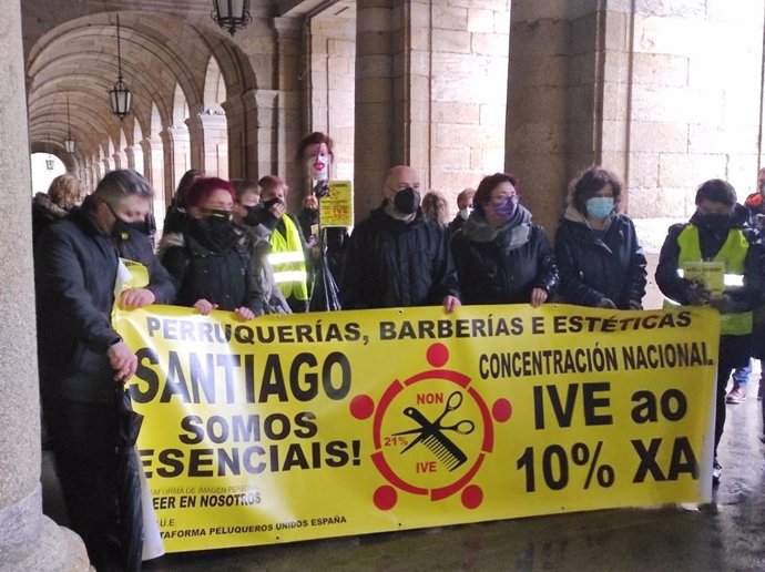 Protesta de empresarios de peluquerías, barberías y estéticas gallegas para reclamar un IVA al 10% en sus servicios