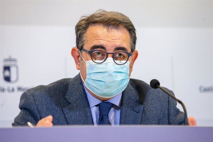 El consejero de Sanidad, Jesús Fernández Sanz, en rueda de prensa