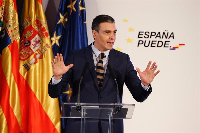 El presidente del Gobierno de España, Pedro Sánchez, interviene en una rueda de prensa posterior a la reunión con el presidente de Aragón, Javier Lambán, en el Palacio de Congresos de Zaragoza, Aragón (España), a 22 de enero de 2021. Pedro Sánchez ha vi