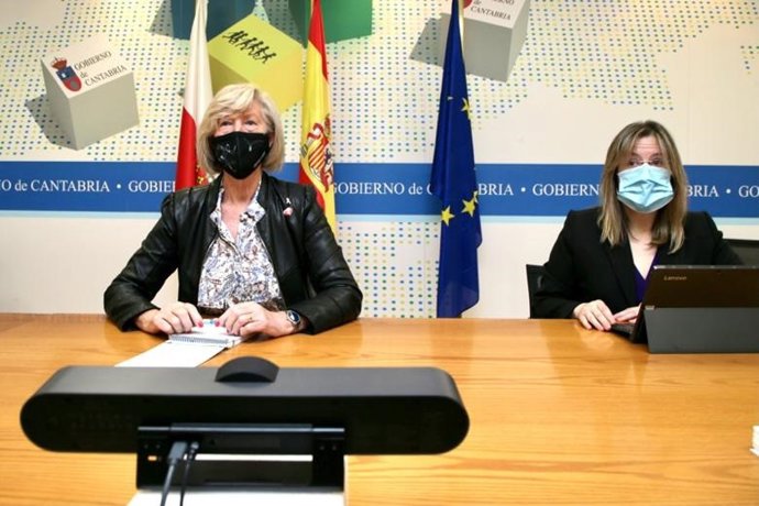 La consejera de Educación, Formación Profesional y Turismo, Marina Lombó, y la directora de Innovación e Inspección Educativa, Mercedes García