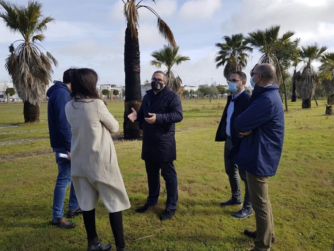 Visita del alcalde palaciego al Parque de las Marismas
