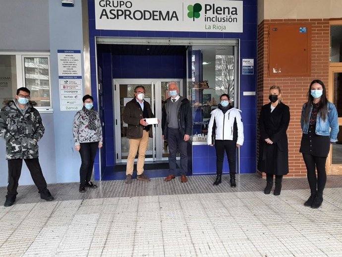 Entrega cheque a Asprodema