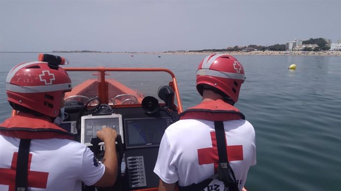 El barco de salvamento de Cruz Roja en Huelva.