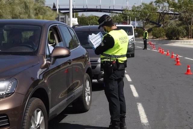 Control de seguridad en el acceso de Punta Umbría.