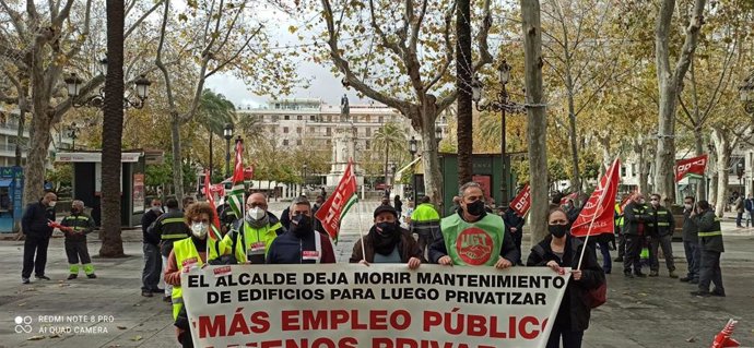 Protesta de los trabajadores del servicio de Mantenimiento de Edificios Municipales