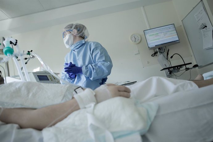 Imagen de archivo de un paciente ingresado en un hospital de Francia.