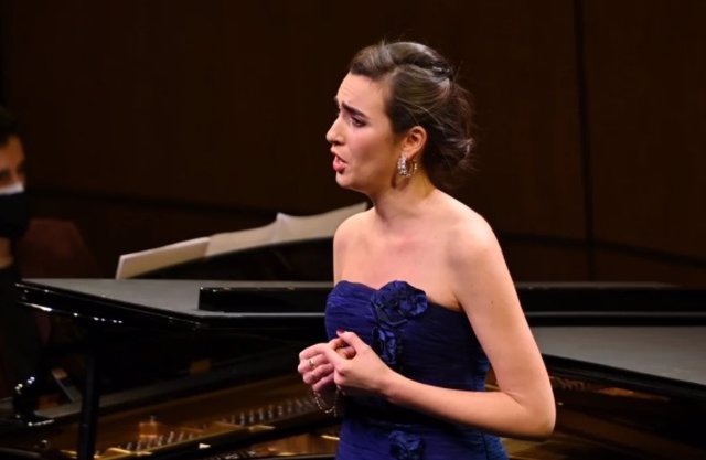 La mezzosoprano Carmen Artaza, ganadora de la 58 edición del Concurso Internacional de Cant Tenor Viñas