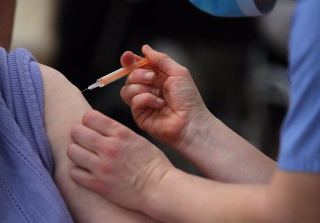 13 January 2021, England, Wenlock: A resident receives an injection of the Oxford/AstraZeneca coronavirus vaccine at the Lady Forester Community nursing home. Photo: Nick Potts/PA Wire/dpa