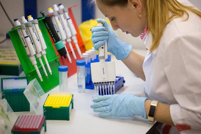 HANDOUT - 13 August 2020, Russia, Moscow: An undated picture made available on 13 August 2020 shows a researcher working at a a laboratory of the Gamaleya Institute in Moscow on developing a coronavirus vaccine. The Russian Direct Investment Fund (RDIF)