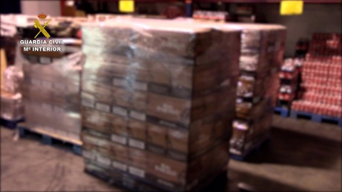 Desarticulada una organización que introdujo en España más de 225.000 botellas de ron falsificadas.