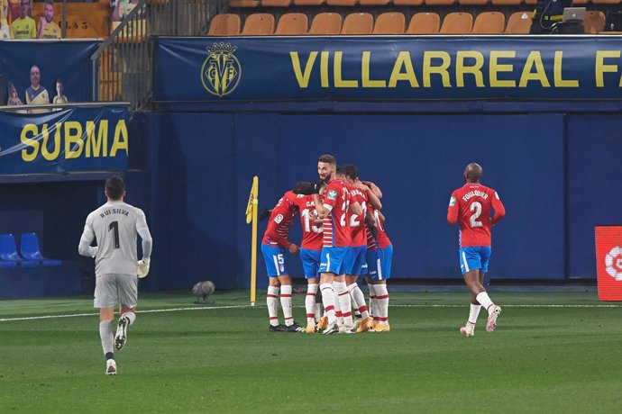 Granada players celebrates the goal of Robert Kenedy during the La Liga Santander mach between Villarreal and Granada at Estadio de la Ceramica on 22 January, 2021 in Vila-real, Spain