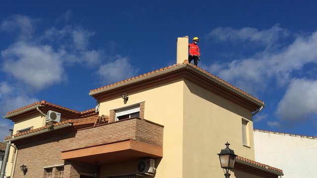 Chimenea destruida en ATARFE tras un terremoto este sábado