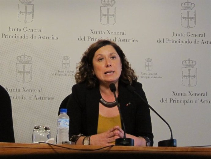 La diputada del Grupo Parlamentario Socialista en la Junta General Carmen Eva Pérez.