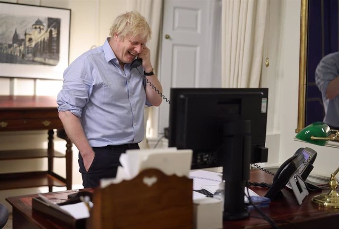 El primer ministro de Reino Unido, Boris Johnson, mantiene una conversación telefónica con el presidente de Estados Unidos, Joe Biden.