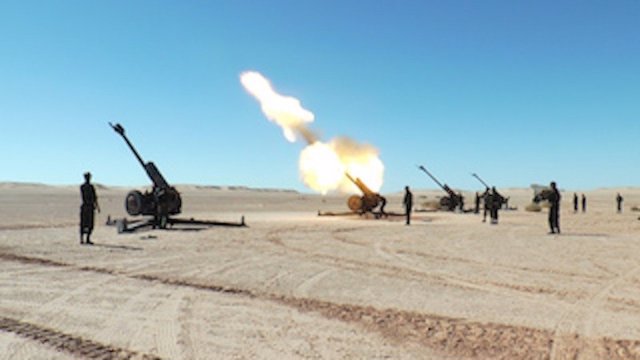 Piezas de artillería del Frente Polisario disparando en el Sáhara Occidental en una imagen de archivo de noviembre.