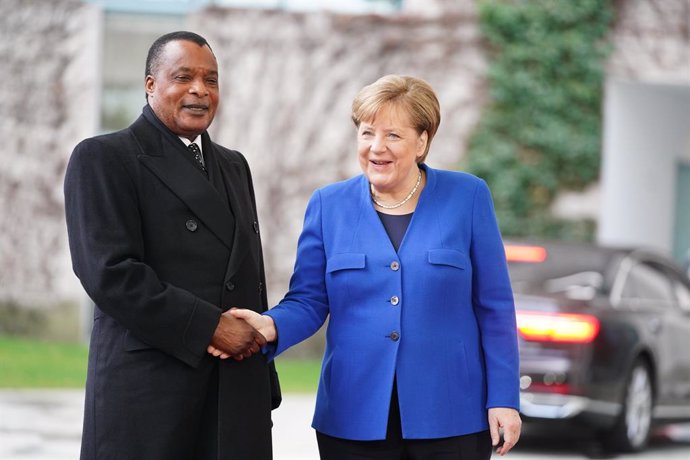 19 January 2020, Berlin: German Chancellor Angela Merkel (R) receives Congolese President Denis Sassou-Nguesso in front of the Federal Chancellery for the International conference onLibya. Photo: Kay Nietfeld/dpa