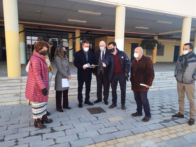 Ceip El Manatial. Nota De Prensa Y Fotografía Alcalde Juan Espadas.