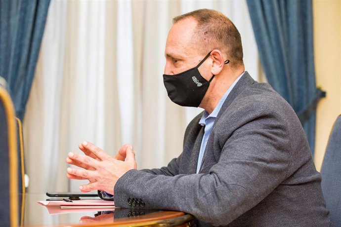 El vicepresidente segundo de la Generalitat y conseller de Vivienda y Arquitectura Bioclimática de la Generalidad Valenciana, Rubén Martínez Dalmau, durante una entrevista para Europa Press