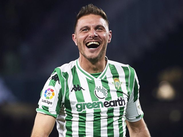 Joaquin Sanchez of Real Betis celebrates after scoring his team's second goal during the Copa del Semi Final first leg match between Real Betis and Valencia at Estadio Benito Villamarin on February 07, 2019 in Seville, Spain.