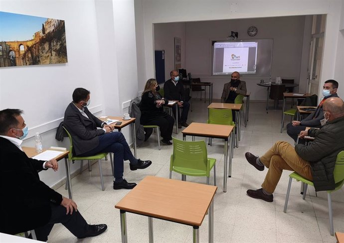 Reunión de Antonio Muñoz con escuelas de español