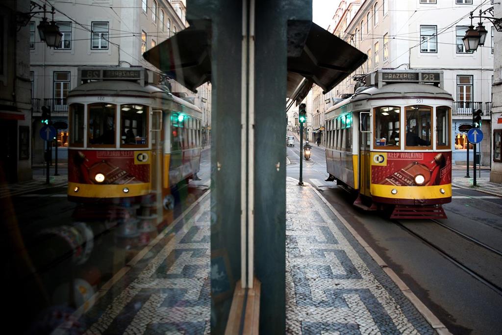 The prime minister encourages safe voting in the early hours of the presidential elections in Portugal