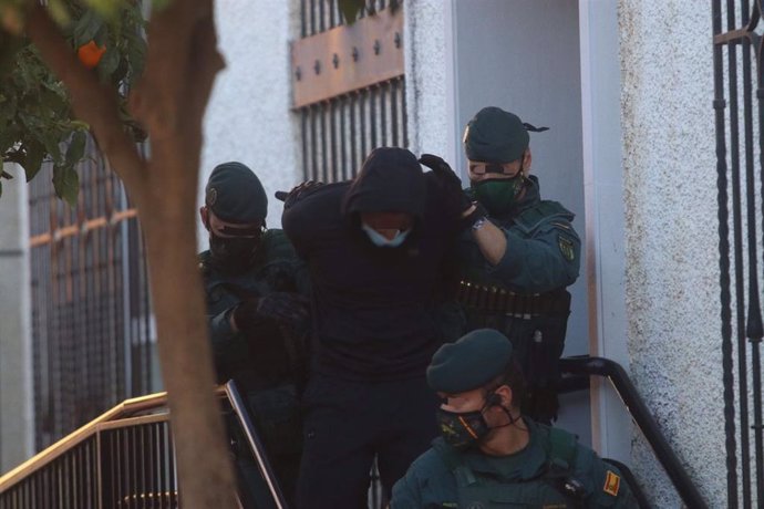 Imagen de archivo de 'El melillero', detenido por supuestamente rociar con ácido a su exnovia y una amiga, saliendo de los juzgados de Fuengirola (Málaga) 