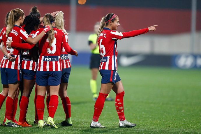 Deyna Castellanos celebra un gol del Atlético de Madrid en la Primera Iberdrola 2020-2021