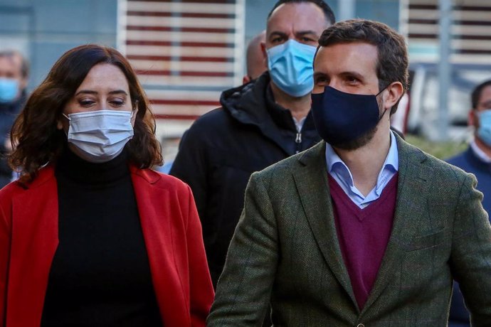 La presidenta de la Comunidad de Madrid, Isabel Díaz Ayuso y el presidente del Partido Popular, Pablo Casado, el pasado 4 de enero