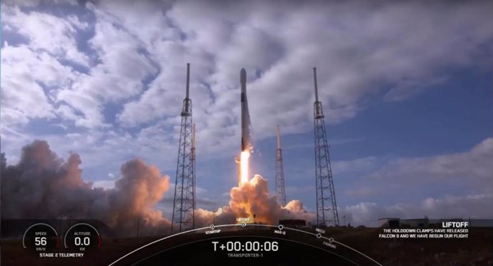 Momento del lanzamiento del cohete Falcon 9 de SpaceX con la cámara DRAGO a bordo