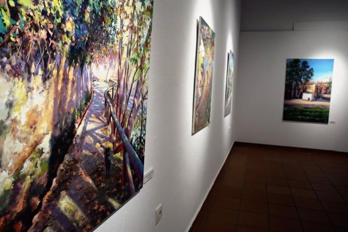 El pintor José Luis Valdivia expone su obra en la Casa de la Cultura de Alcalá de Guadaíra