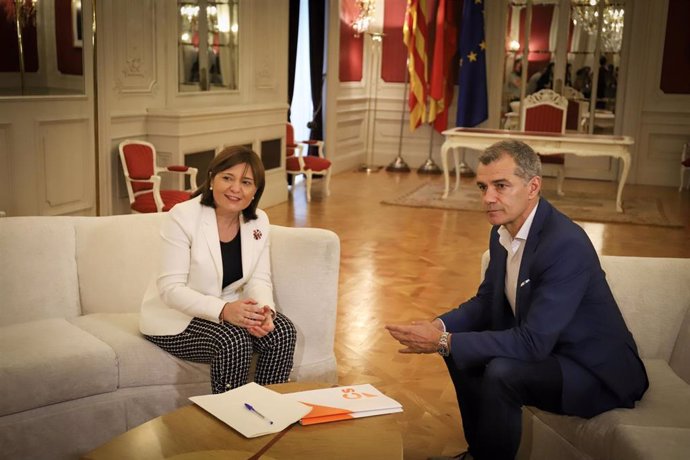 Toni Cantó e Isabel Bonig en Les Corts