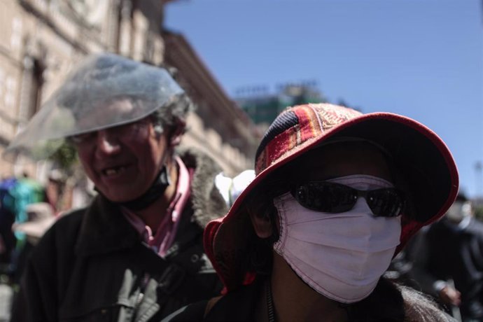 Protestas demandando ayudas por la pandemia de coronavirus en La Paz.  