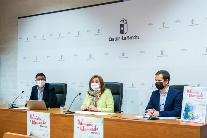 La consejera de Educación, Cultura y Deportes de C-LM, Rosa Ana Rodríguez, en rueda de prensa
